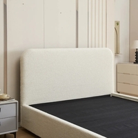 מיטה זוגית מעוצבת בריפוד בד בוקלה עם ארגז מצעים מעץ דגם נוגה שמנת