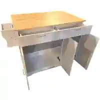 אי למטבח עם שולחן קובה Cuba