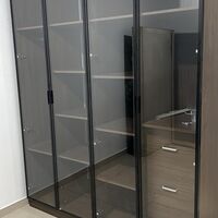 ארון בגדים שקוף 4 דלתות זכוכית עם תאורת לד מובנית דגם אמסטרדם