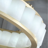 ולנסיה קולונדה | נברשת יוקרתית - עמודי אוניקס ופליז