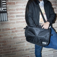 UDG Ultimate CourierBag Black תיק תקליטים