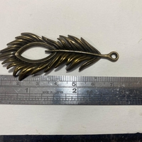 תליון נוצה בציפוי פליז מושחר (36)