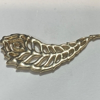 תליון נוצה בציפוי כסף או זהב