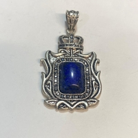 תליון מגן מלוכה כסוף בשיבוץ קריסטלים ואבן לאפיס לזולי (33)