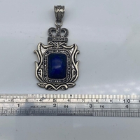 תליון מגן מלוכה כסוף בשיבוץ קריסטלים ואבן לאפיס לזולי (33)