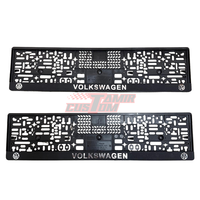 זוג מסגרות ללוחית רישוי עם סמל פולקסווגן