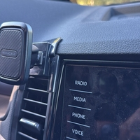 מעמד לטלפון תואם מקור לסקודה קארוק 2017 ומעלה