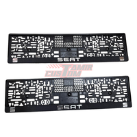 זוג מסגרות ללוחית רישוי עם סמל סיאט