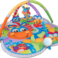 PlayGro אוניברסיטה לתינוק קליפ קלופ 3 ב 1 עם בובה מנגנת ושלל פעילויות