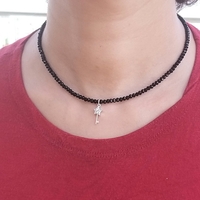 שרשרת חרוזי קריסטל שחור עם תליון מפתח מכסף