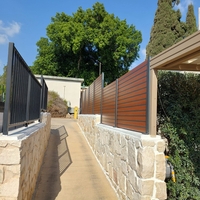 גדר אלומיניום דמוי עץ
