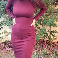 שמלה צנועה אדומה מפולאנדבר מחמיאה ברמות