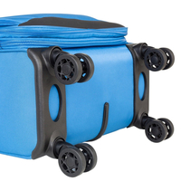 מזוודת טרולי עליה למטוס 19