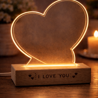 מנורת לב דקורטיבית | מנורת LED רומנטית עם חריטה