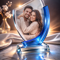 קריסטל זכוכית מעוצב עם הדפסה אישית | מעמד תמונה יוקרתי כחול