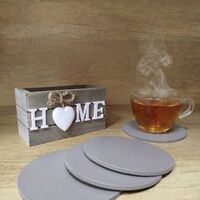 קופסת תחתיות לכוסות עם עיצוב HOME | מעמד תחתיות דקורטיבי לשולחן