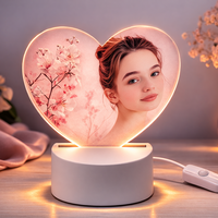 מנורת לילה צורת לב אקרילית עם תמונה אישית | מנורת LED עם הדפסה