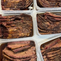 בריסקט מעושן פרוס  בסגנון אמריקה