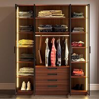 ארון בגדים עם דלתות זכוכית וליד בפנים