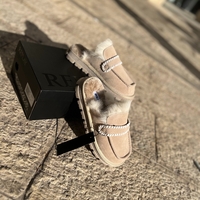 REPLAY - כפכפי מוקסין לנשים בצבע בז׳ עם פרווה סינתטית