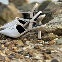 NINE WEST - נעלי עקב עם שרוכים לנשים בצבע בז'