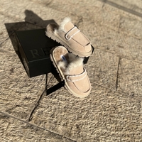 REPLAY - כפכפי מוקסין לנשים בצבע בז׳ עם פרווה סינתטית