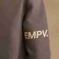 EMPORIO VALENTINI  -  חליפת טרנינג בצבע אפור־שחור עם הדפסי לוגו