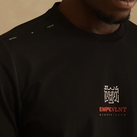 EMPORIO VALENTINI  -  טי-שירט שרוול ארוך בצבע שחור עם הדפס גרפי EMPV.VLNT