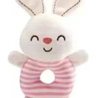 57# - WOW לבת : חבילת לידה מנצחת ומגוונת : קופסת בד מתקפלת, מראה בטיחותית לרכב, מובייל עגלה, בובת פעילות מרשרשת לתליה, שמיכה רכה, חליפת שני חלקים ורעשן טבעת קטיפתי