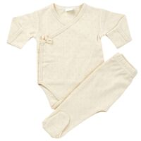 16# - שינה מתוקה לבת ולבן : סט מצעים מכותנת ג'רסי, בובת חיבוקי למיטה, בגד גוף ומכנסוני רגלית וטבעת עץ עם נשכני סיליקון