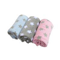 30# - חיבוקי פינוקי לבת : ערכה רכה בסל בד בשחור-לבן, בובה פרוותית רכה מנגנת ונתלית, כירבולית טטרה ושמיכת עגלה