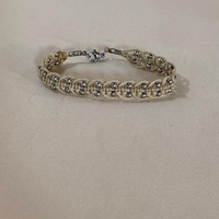 צמיד מקרמה בז׳ עם חרוזי כסף