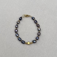 צמיד פנינים שחורות