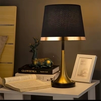 מנורת שולחן יוקרתית שחור־זהב לסלון