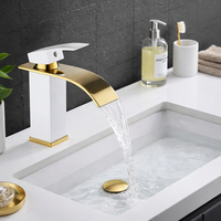 ברז לכיור אמבטיה יוקרתי בעיצוב לבן-זהב