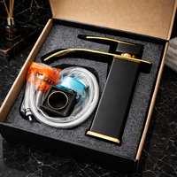 ברז לכיור אמבטיה יוקרתי בעיצוב שחור-זהב