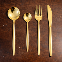 סט סכום זהב 24 חלקים ומעמד זהב לסכום