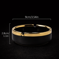 מאפרה מעוצבת קטנה בצבע שחור עם גימור זה