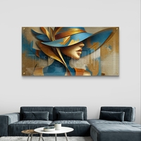 תמונת קיר זכוכית אופנתית עם דיוקן אישה וכובע דרמטי בגווני כחול וזהב לעיצוב מודרני