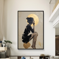 תמונת קנבס של דמות נשית אמנותית עם אלמנטים זהובים, בעיצוב מודרני ואלגנטי לבית