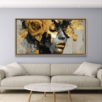 תמונת קנבס לרוחב עם דיוקן נשי דרמטי בגווני שחור וזהב ועיטורי עלי זהב