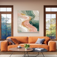 תמונת זכוכית אבסטרקטית מרובעת בגווני ירוק מרווה ורוד עם נגיעות זהב בעיצוב יוקרתי