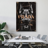תמונת זכוכית לאורך עם דוברמן עוצמתי, כיתוב PRADA ושטרות כסף – עיצוב יוקרתי של תכשיט לבית