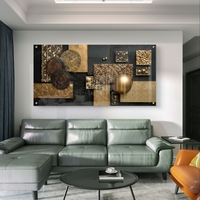 תמונת זכוכית אבסטרקטית לרוחב בעיצוב גאומטרי יוקרתי בגווני זהב ושחור עם טקסטורות עמוקות