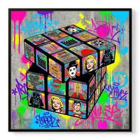 תמונת קנבס מרובעת בסגנון פופ ארט עם קובייה תלת־ממדית מלאה בדמויות אייקוניות וגרפיטי צבעוני, מסר של יצירתיות ומוטיבציה