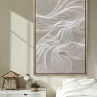 יצירת קנבס אבסטרקטית עם תנועה רכה על רקע טבעי