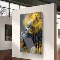 תמונת קנבס אומנותית של אישה עם נגיעות זהב, עצים ופרח, בעיצוב רגשי ומודרני