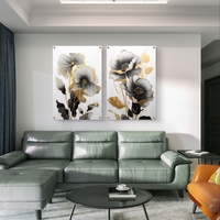 תמונת זכוכית זוגית של פרחים בגווני שחור, אפור וזהב בעיצוב אלגנטי ויוקרתי