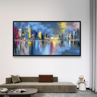 קנבס מודרני של קו רקיע עירוני בלילה עם צבעים חזקים והשתקפות על מים