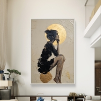 תמונת קנבס של דמות נשית אמנותית עם אלמנטים זהובים, בעיצוב מודרני ואלגנטי לבית